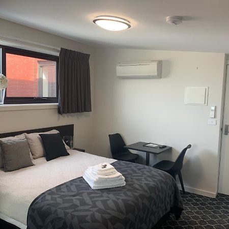 Queens Arms Hotel Longford المظهر الخارجي الصورة