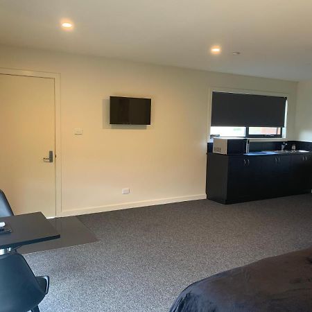 Queens Arms Hotel Longford المظهر الخارجي الصورة