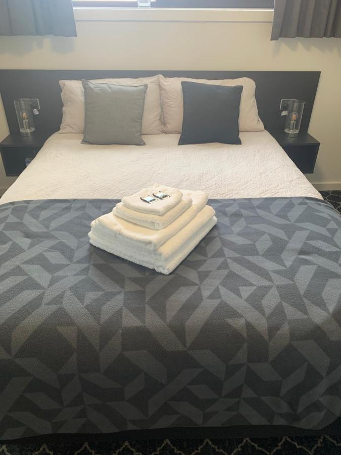 Queens Arms Hotel Longford المظهر الخارجي الصورة