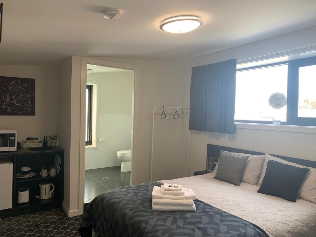 Queens Arms Hotel Longford المظهر الخارجي الصورة