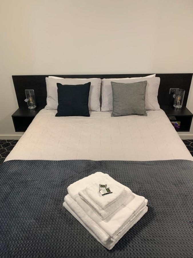 Queens Arms Hotel Longford المظهر الخارجي الصورة