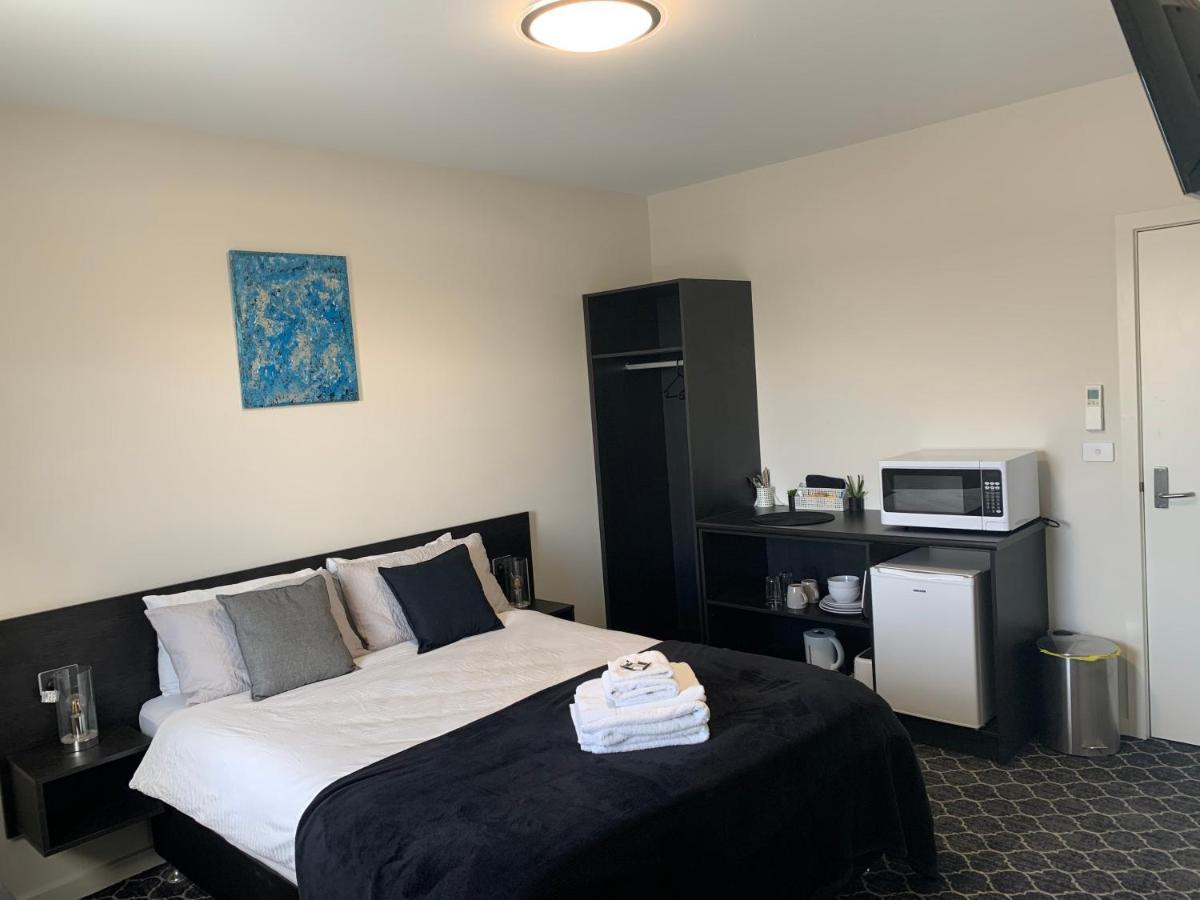 Queens Arms Hotel Longford المظهر الخارجي الصورة