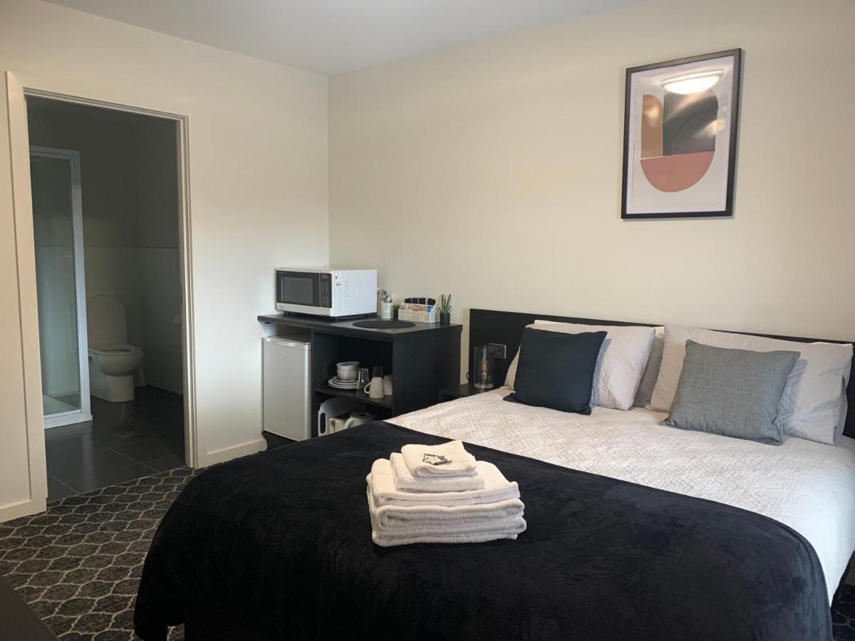 Queens Arms Hotel Longford المظهر الخارجي الصورة