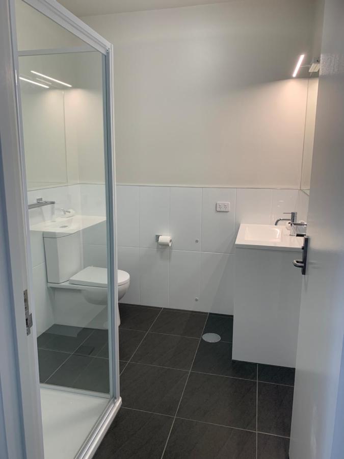 Queens Arms Hotel Longford المظهر الخارجي الصورة