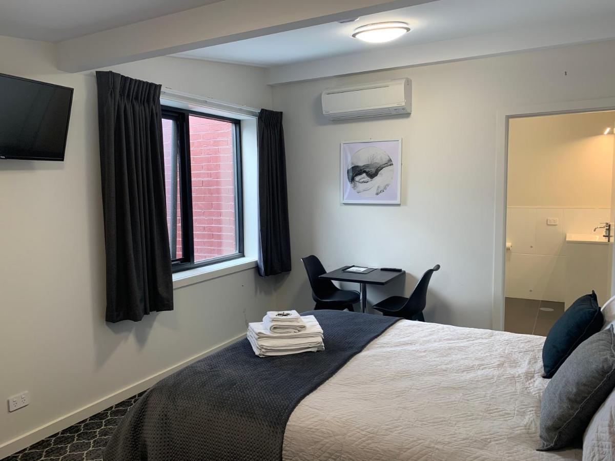 Queens Arms Hotel Longford المظهر الخارجي الصورة