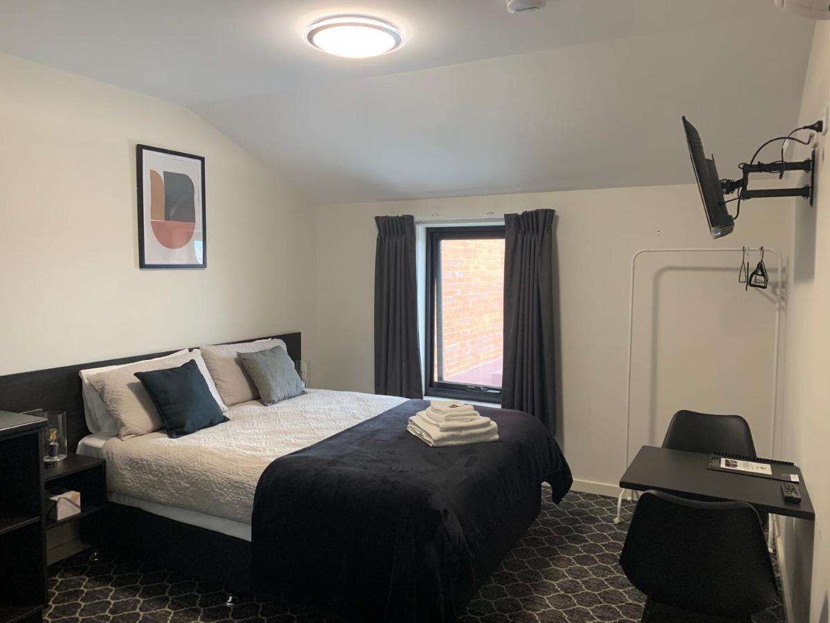 Queens Arms Hotel Longford المظهر الخارجي الصورة