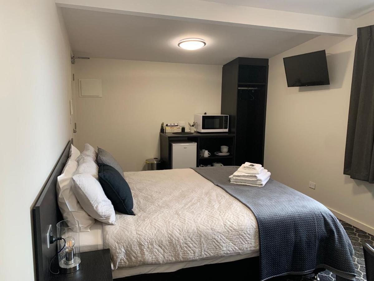 Queens Arms Hotel Longford المظهر الخارجي الصورة